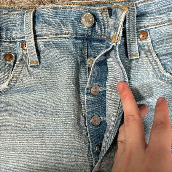 Levi’s Premium Cutoff Dad Shorts 30 Light Wash High Rise Button Fly Denim - Picture 3 of 9